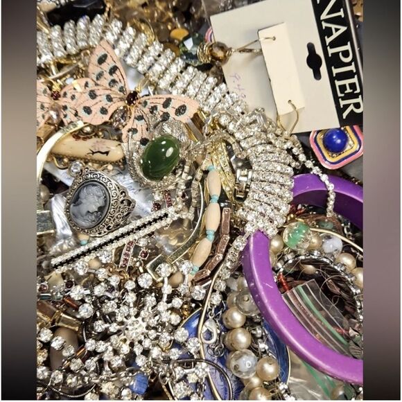 Huge 2 LB Vintage 2 Now Jewelry Lot- MYSTERY BOX~ Gold Silver Rhinestone Pearls - Picture 13 of 16